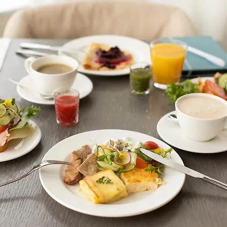 Georg Ots 4* 쿠레사아레