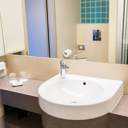 Georg Ots 쿠레사아레