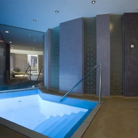 Georg Ots 4* 쿠레사아레